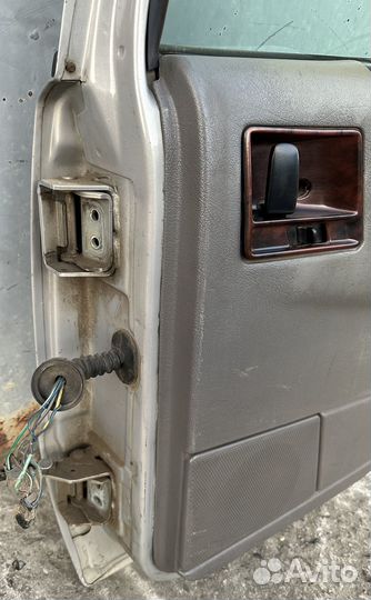 Задняя правая дверь Jeep Grand Cherokee Laredo