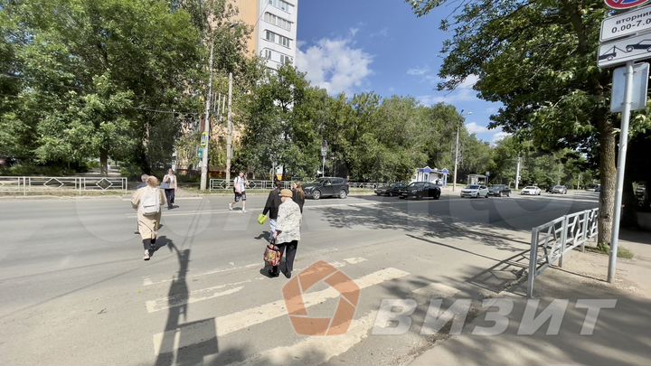 Торговое помещение на первой линии у остановки