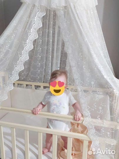 Детская кроватка с маятником