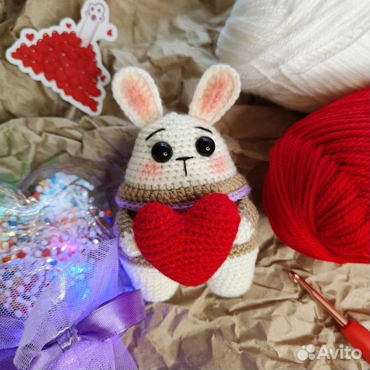 Зайка с сердечком ручной работы