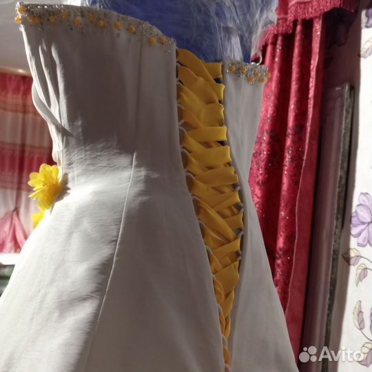 Нарядное платье для девочки 134 140 белое