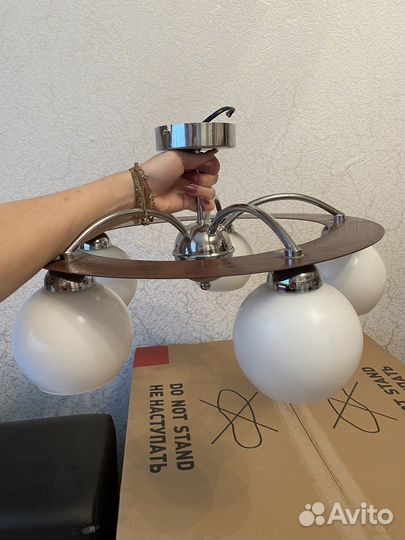 Продам люстру