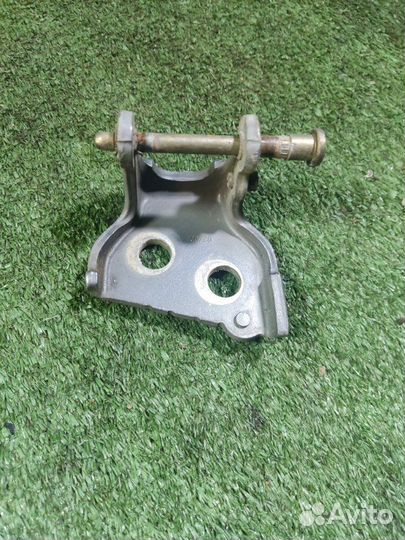 Петля двери передняя правая Citroen C5