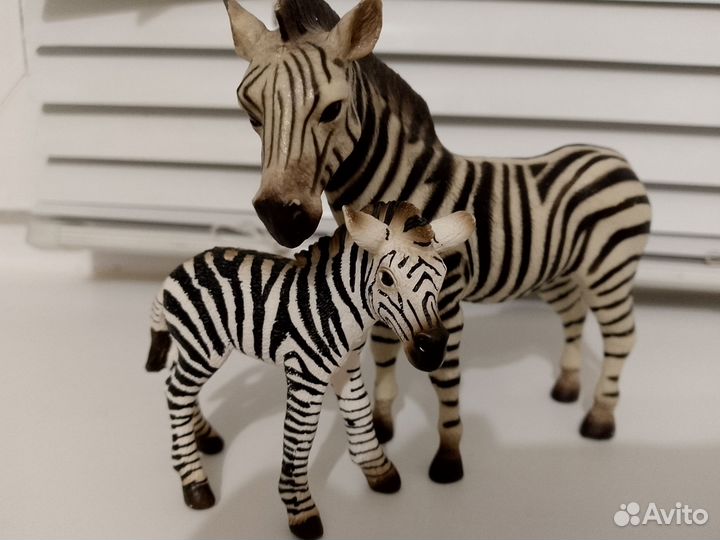 Зебры фигурки Collecta и Schleich