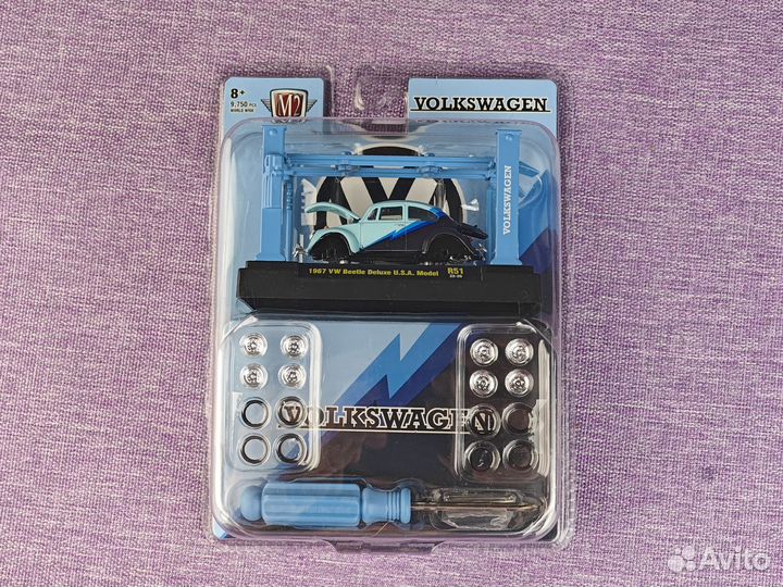 1:64 модель Volkswagen Beetle с подъемником