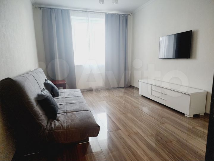 2-к. квартира, 60 м², 8/17 эт.