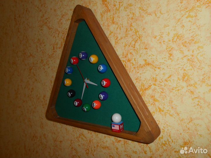 Часы настенные для бильярдной