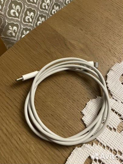 Кабель зарядки оригинал на iPhone