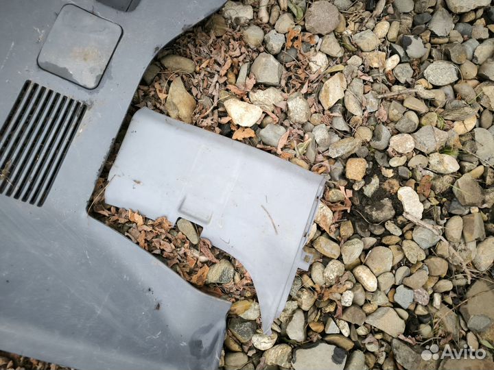 Prado 1999 90й. Купе. Обшивка багажника левая