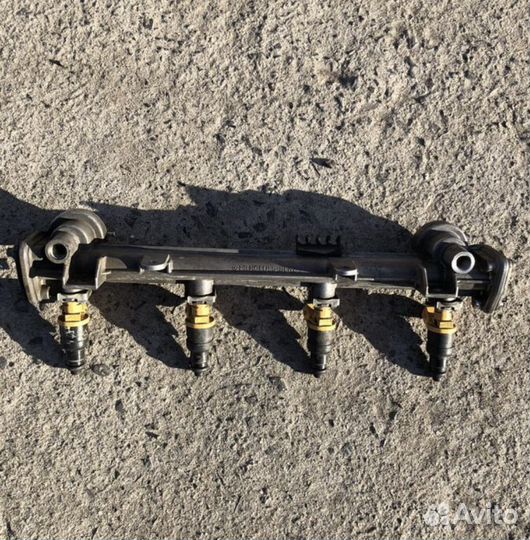 Топливная рампа форсунка Mercedes W202 C-класс