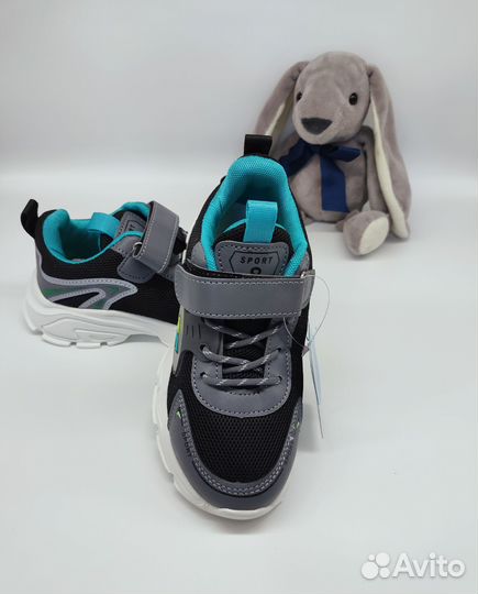 Кроссовки для мальчика 30-31 размер новые