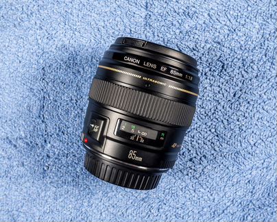 Canon EF 85 mm f/1.8 + два фильтра и чехол