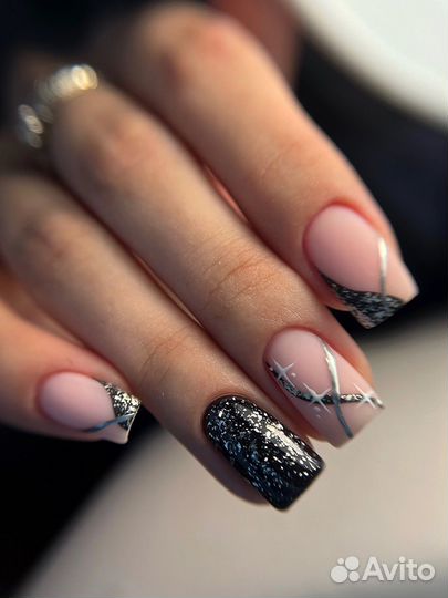 Маникюр в салоне