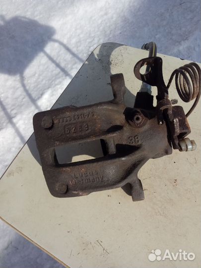 Суппорт тормозной, задний левый на ауди а4 б5