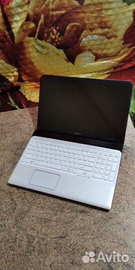 Ноутбук Sony Vaio sve151j13v