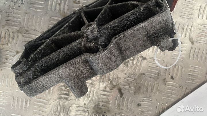 Кронштейн компрессора кондиционера воздуха бмв