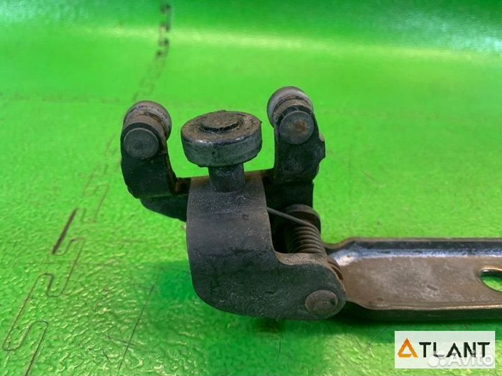 Ролик раздвижной двери задний левый toyota hiace R