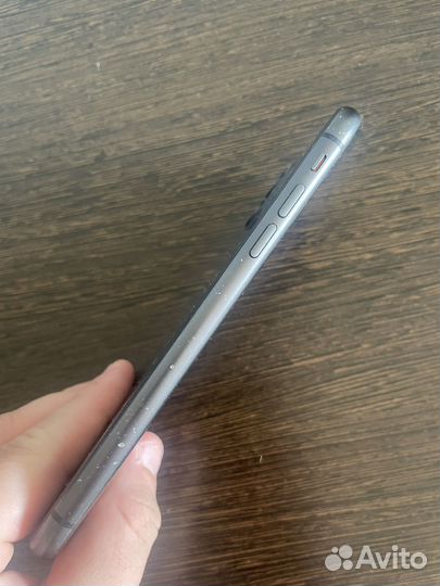 Телефон iPhone 11