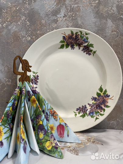 Большое круглое блюдо