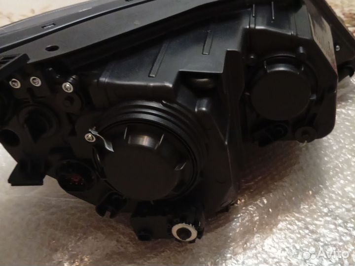 Передние фары на Киа Соренто 2012 хм