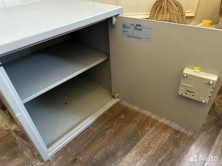 Сейф металлический