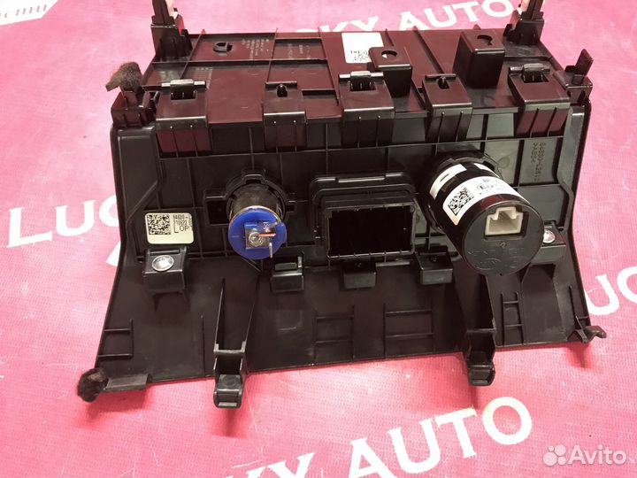 Блок USB центральной консоли Киа К5 2020