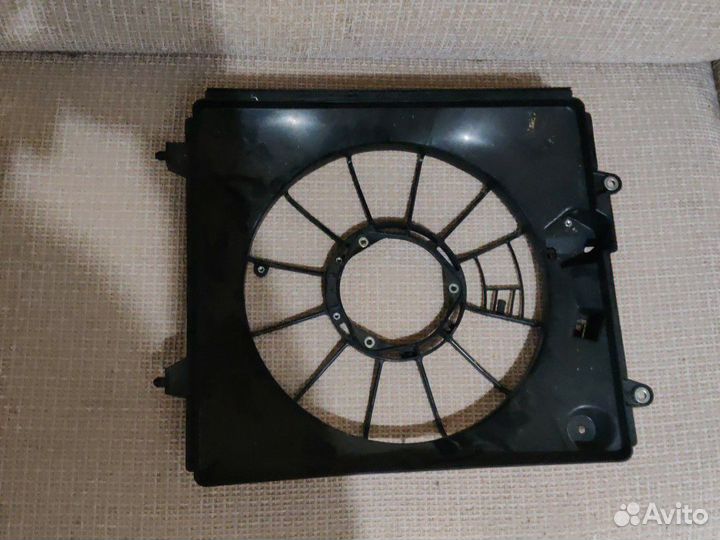 Диффузор вентилятора Honda CR-V 2007-2012г