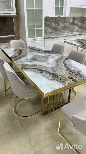 Стол со стульями