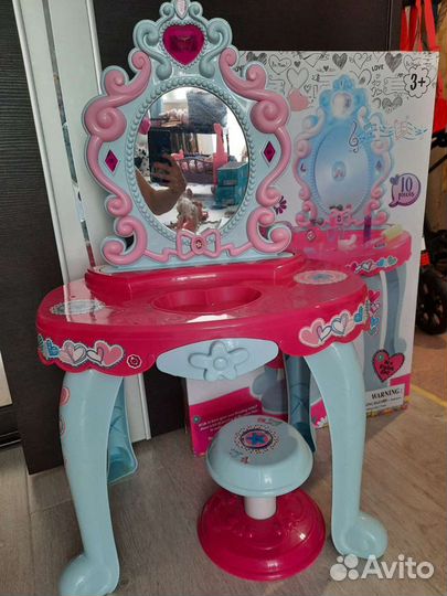 Детский туалетный столик