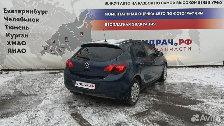 Патрубок отопителя Opel Astra (J) 13338426