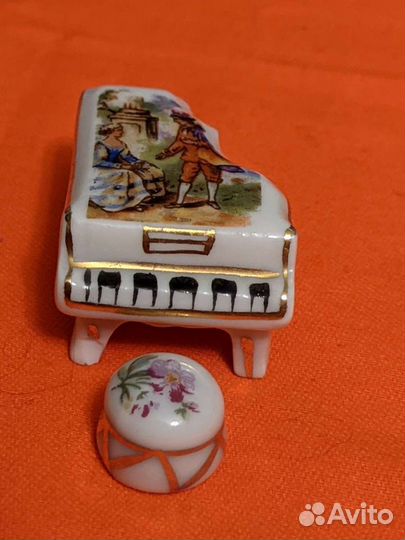 Мебель французская для куколак. Винтаж