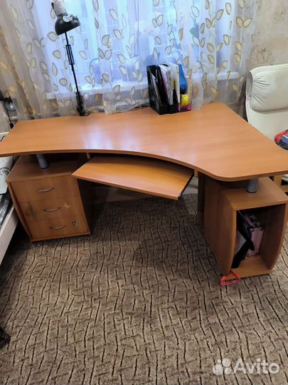 Компьютерный стол для руководителя или домой