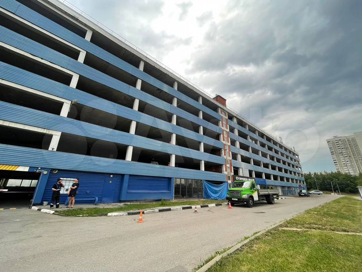 Машиноместо, > 30 м²