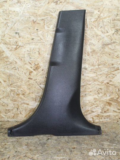 Накладка стойки средней правая Kia Rio 3