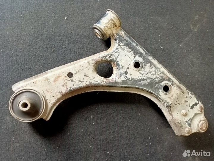 Рычаг подвески передний левый Opel Corsa 2009