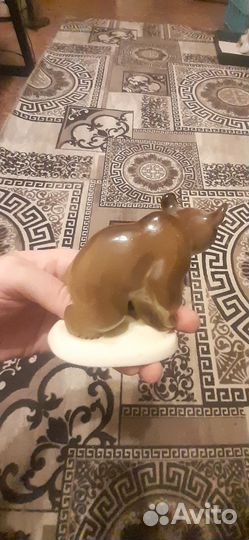 Фарфоровые статуэтка медведь