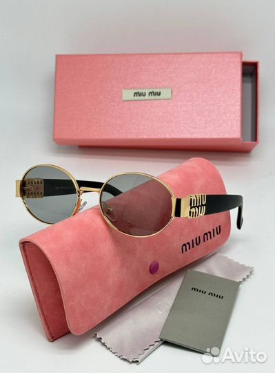 Солнцезащитные очки Miu Miu