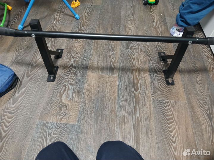 Турник настенный