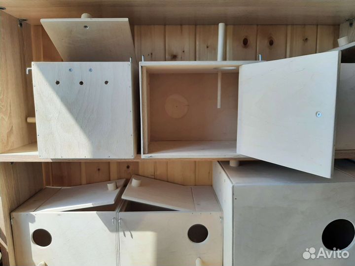 Гнездовые домики для попугаев