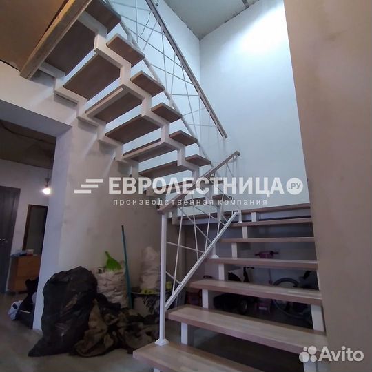 Лестница на металлокаркасе