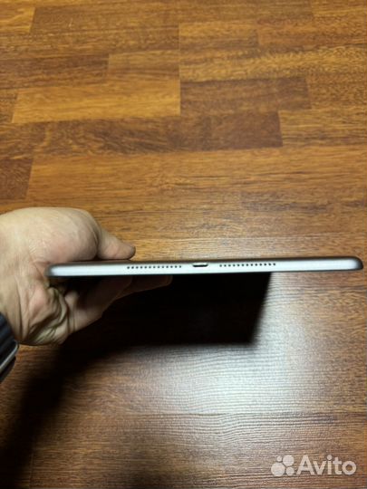 iPad 6th generation 32 gb wi-fi