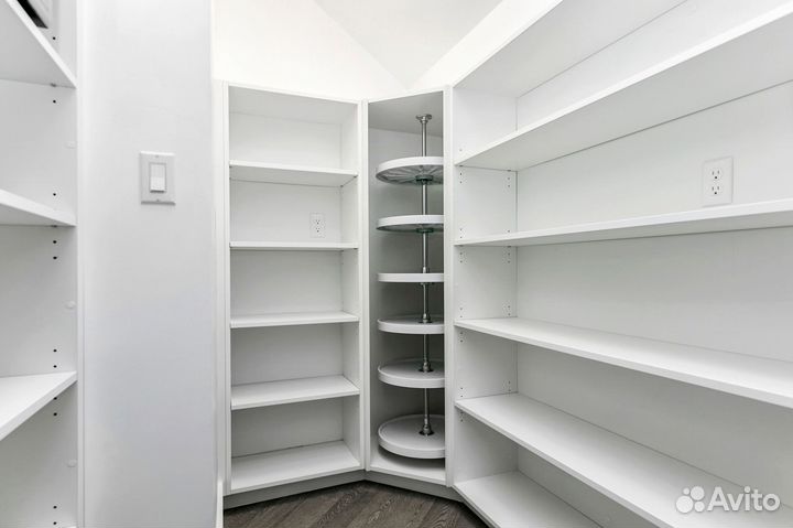 Гардеробная трехдверная