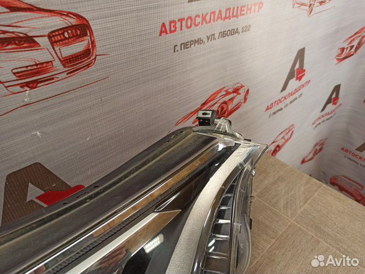 Фара правая Toyota Rav4 с 2015 года LED