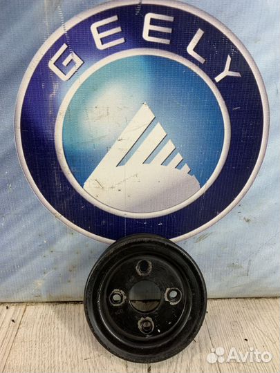 Шкив водяного насоса помпы Geely CK otaka