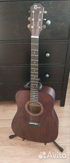 Акустическая гитара