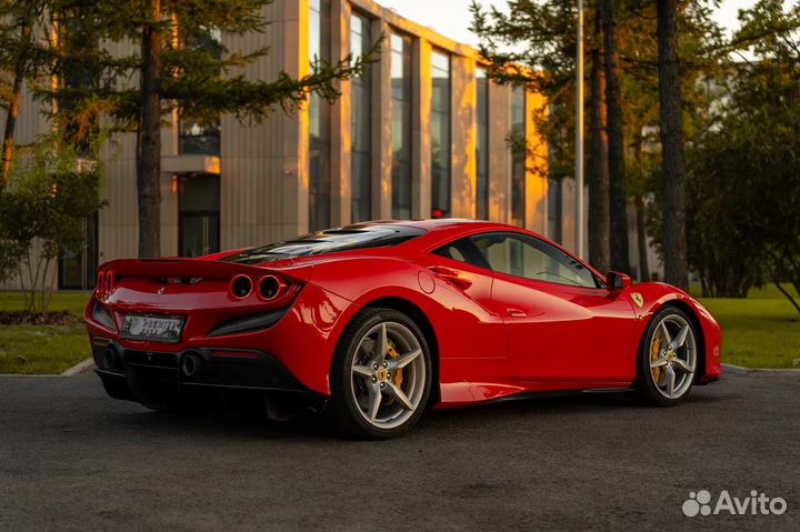 Аренда авто Ferrari F8