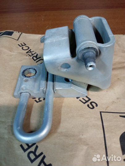 Петля двери нижняя передняя правая Volkswagen