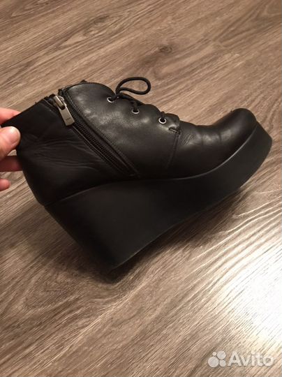 Демисезонные полуботинки на танкетке