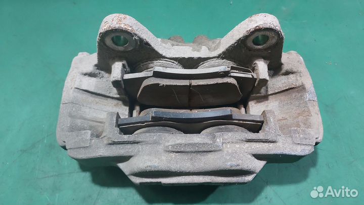 Б/У Суппорт передний R F2 toyota Fortuner