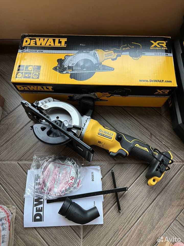 Мини циркулярная пила Dewalt DCS571